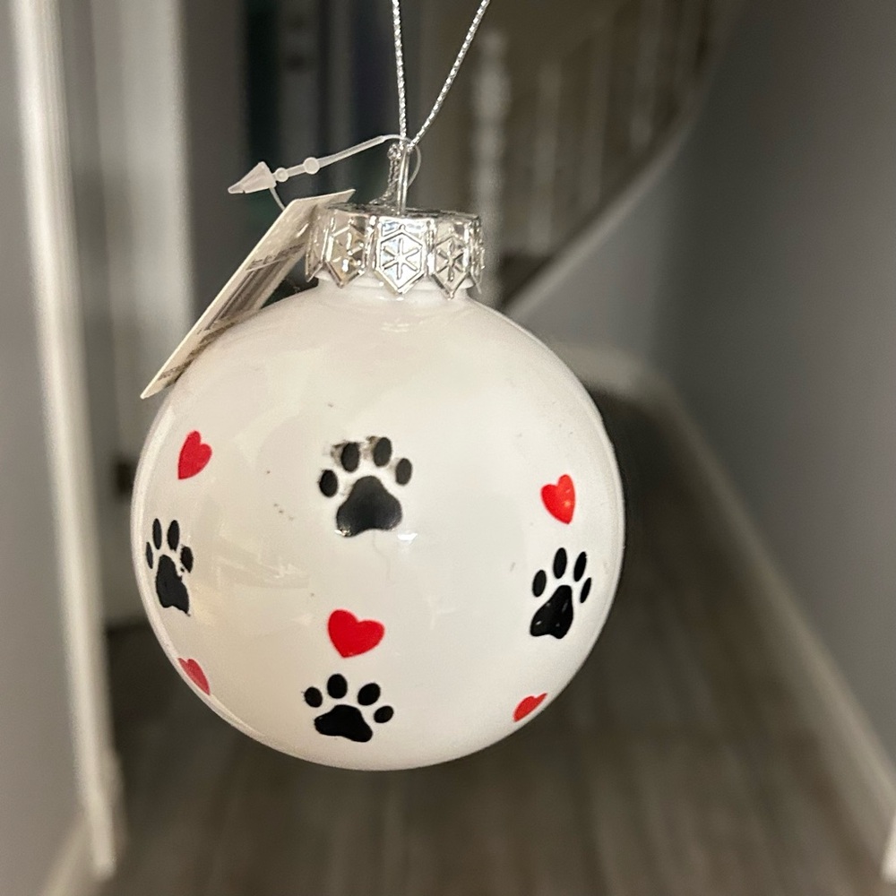 Six Paw Print and Heart Holiday Ornaments from Casadécor - Picture 3 of 8